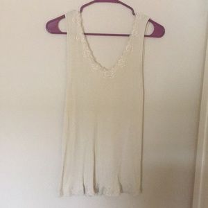 Camisole cream with lace